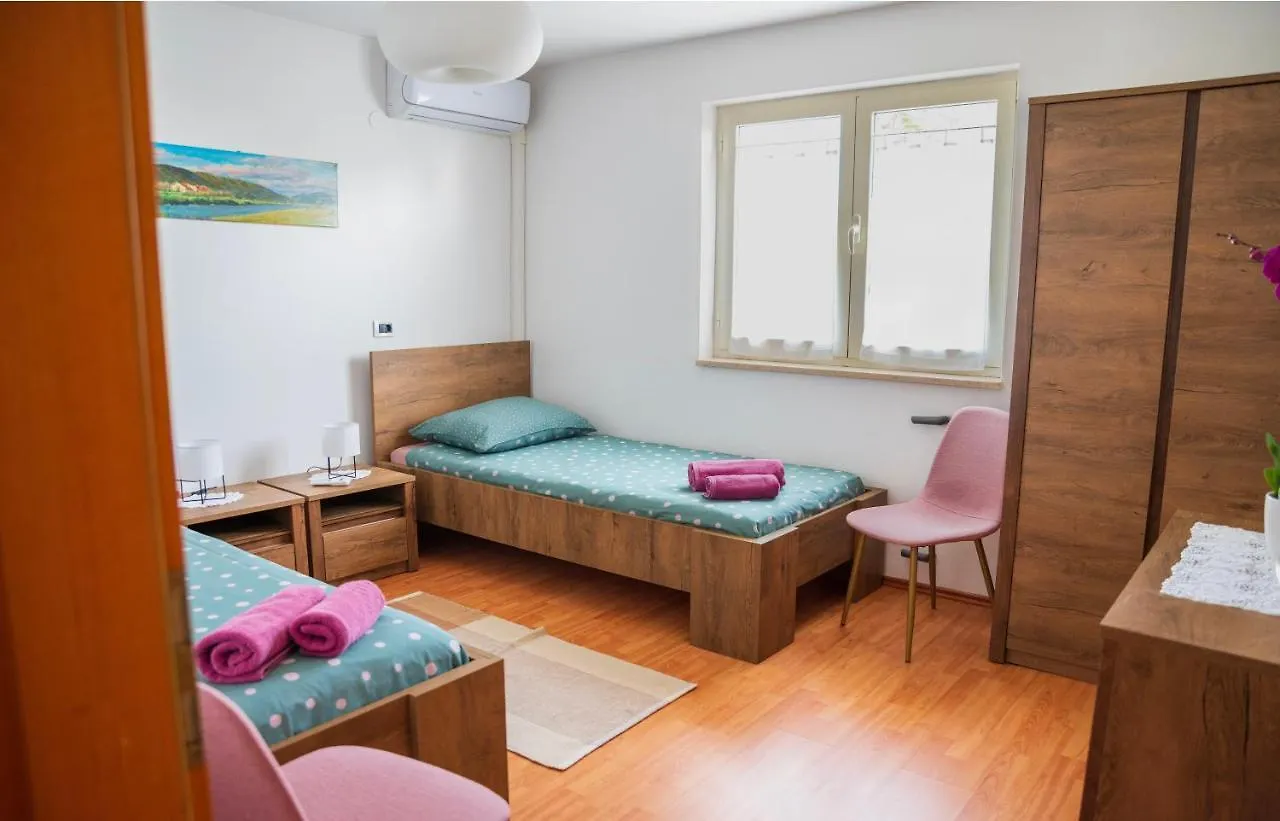 Apartment Laetitia Kaštelir 0*,  Κροατία