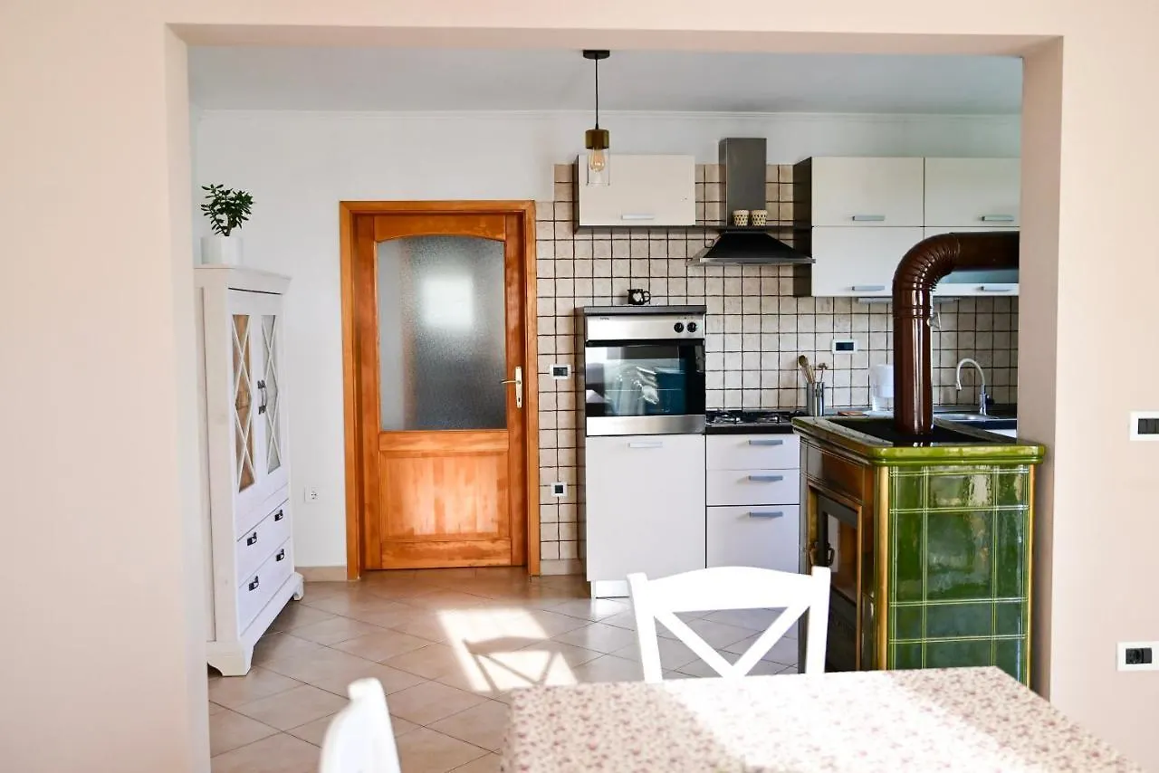 Apartment Laetitia Kaštelir 0*,